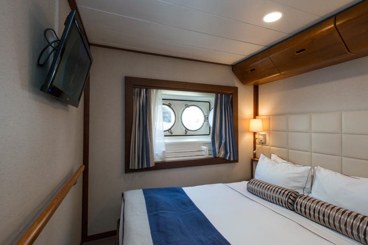 The Deluxe Oceanview Cabin (Category BX) on Wind Star