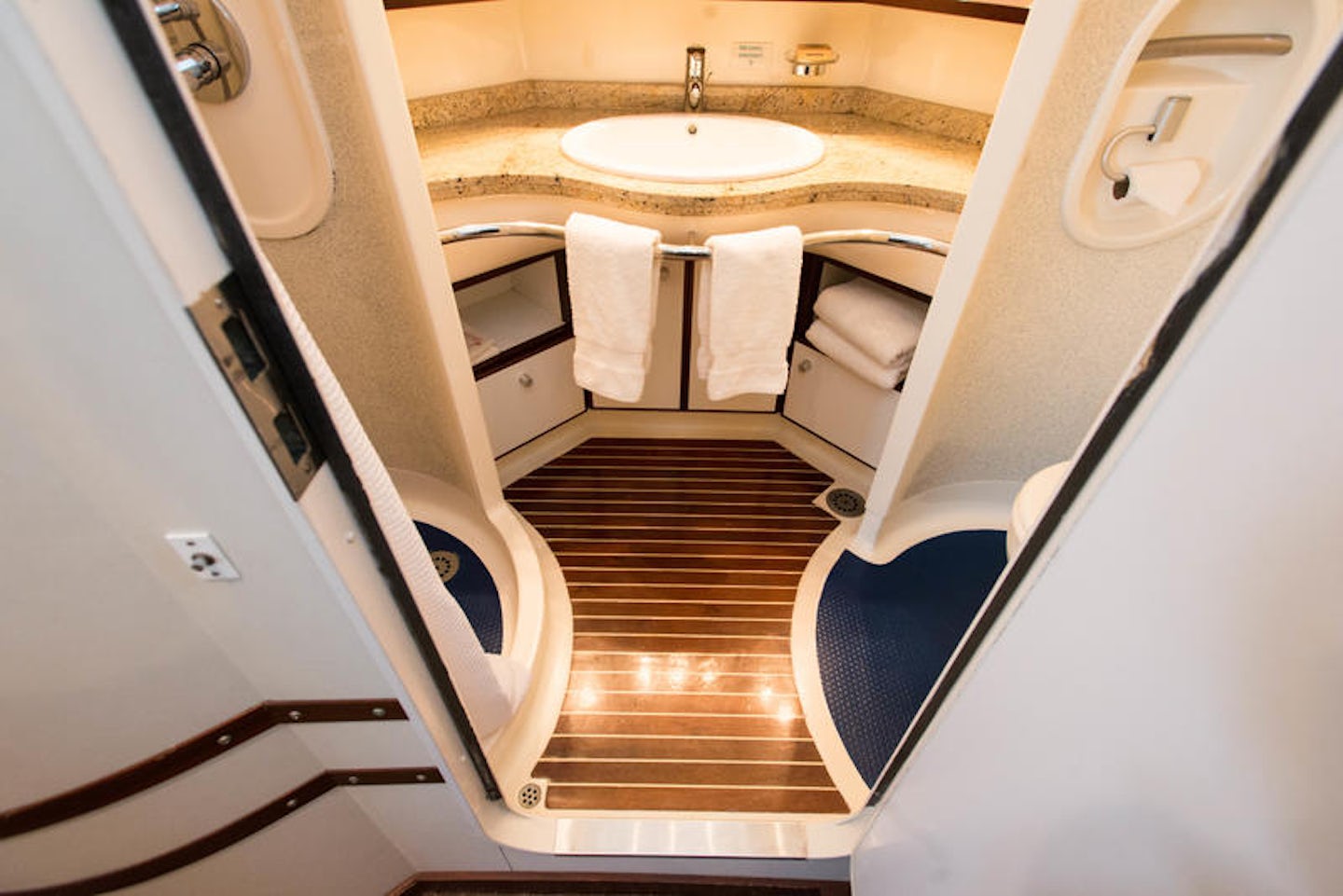 The Ocean-View Cabin (Category A) on Wind Surf