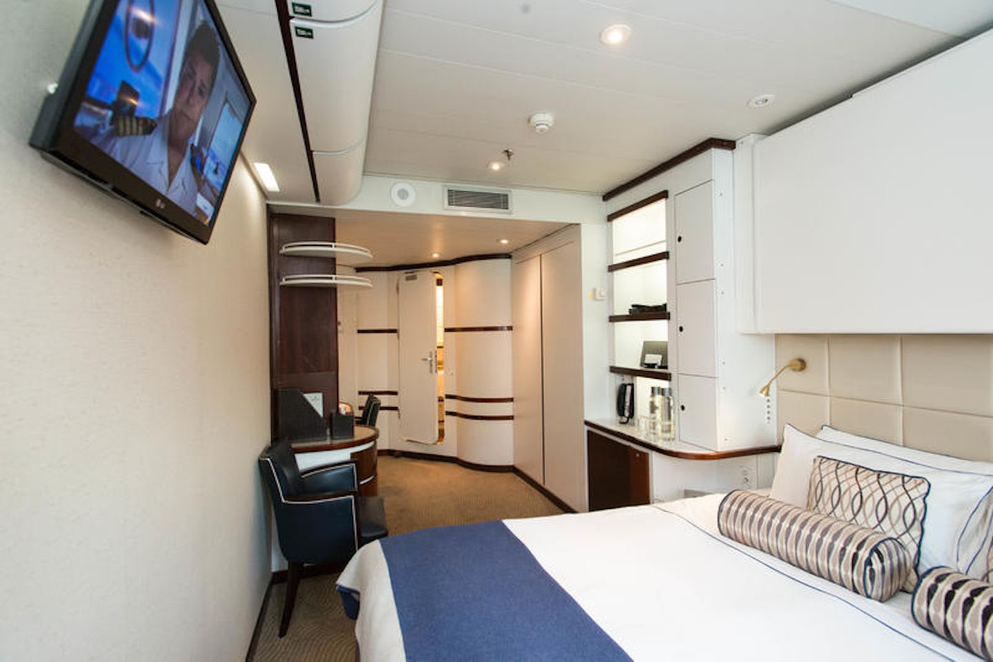 The Ocean-View Cabin (Category B) on Wind Surf