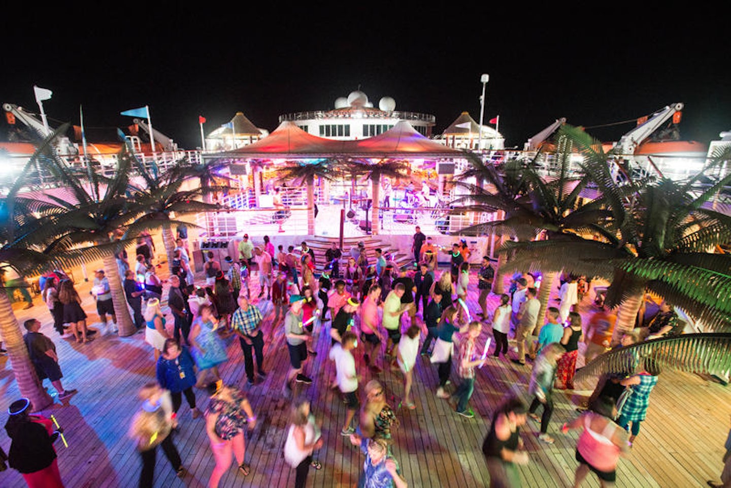 80s Rock-N-Glow Party on Carnival Fascination