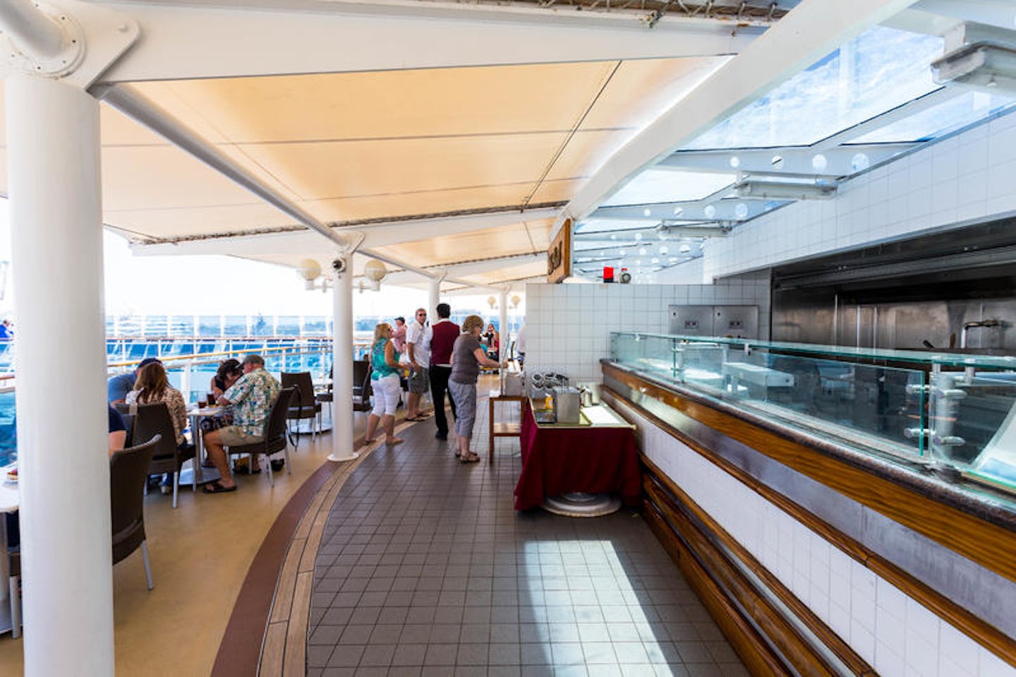 The Bar and Grill on Island Princess