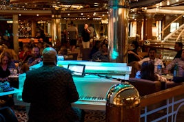 Crooners Bar