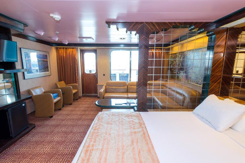 carnival cruise grand suite