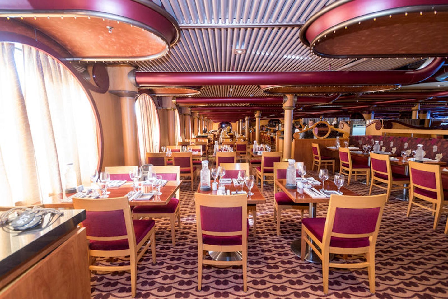 carnival paradise dining room