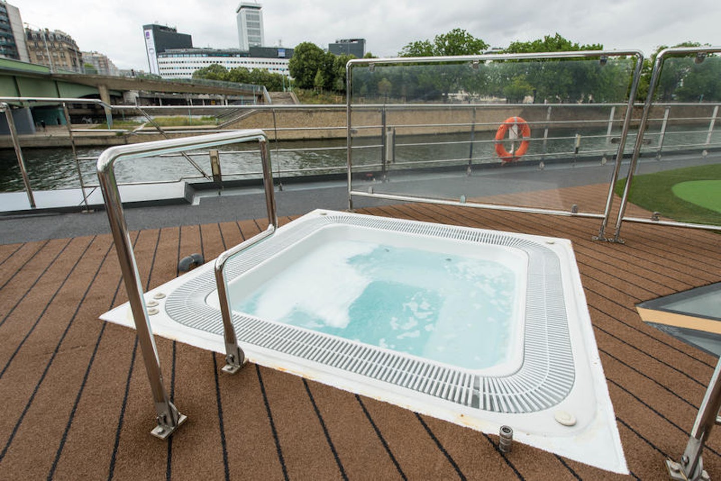The Jacuzzi on ms Sapphire