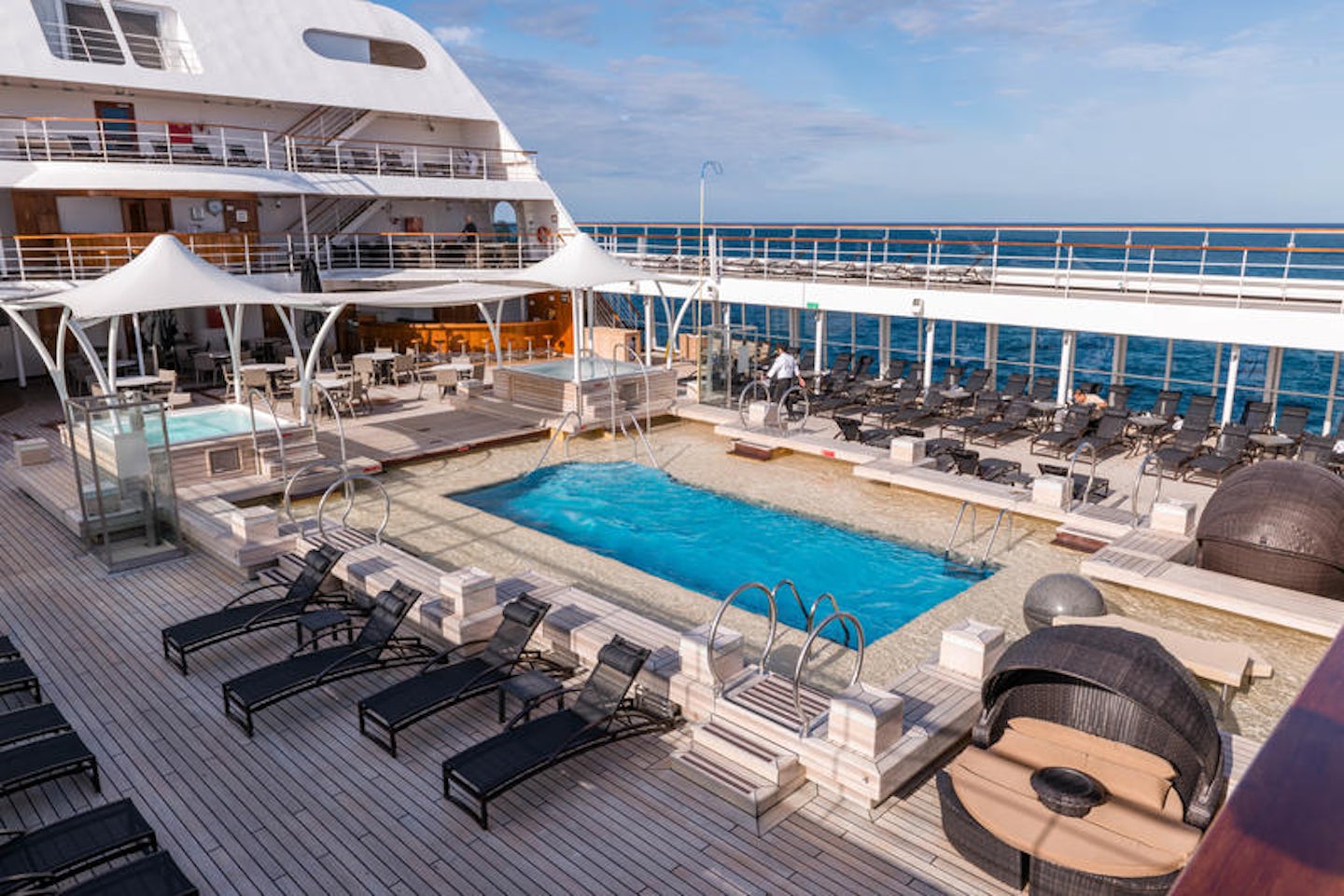 The Main Pool on Seabourn Quest