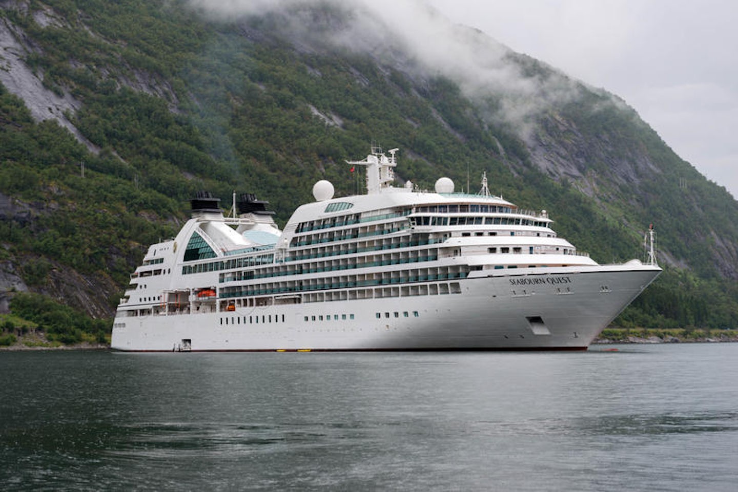 cruise ship seabourn quest