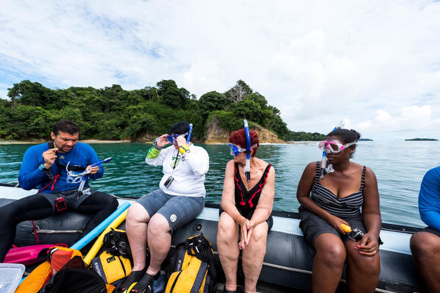 Snorkeling in the Pearl Islands on Safari Voyager