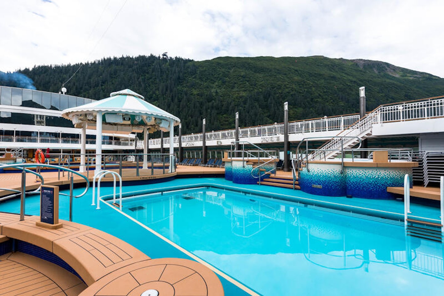 The Pool on Norwegian Pearl