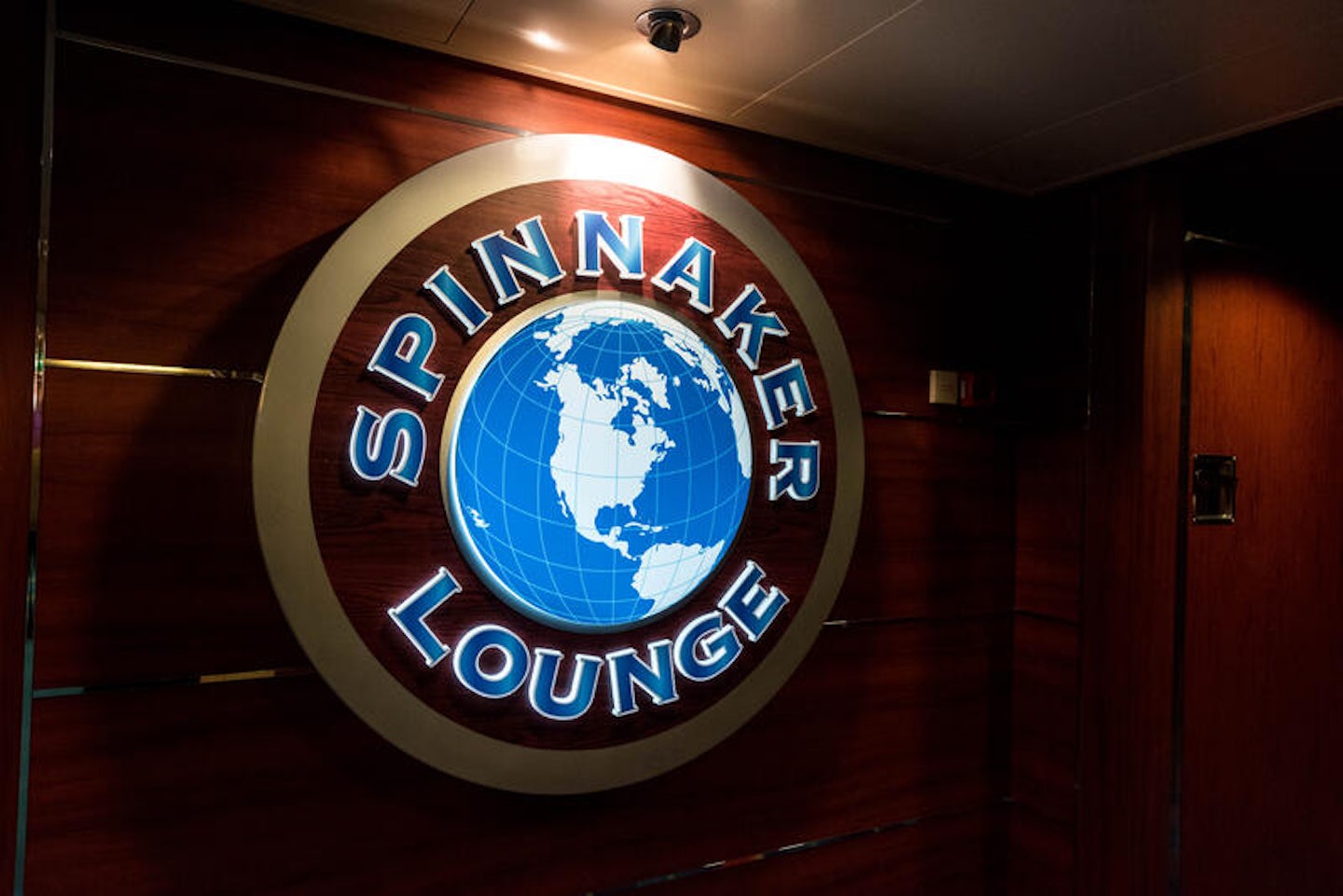 Live Music in Spinnaker Lounge on Norwegian Pearl