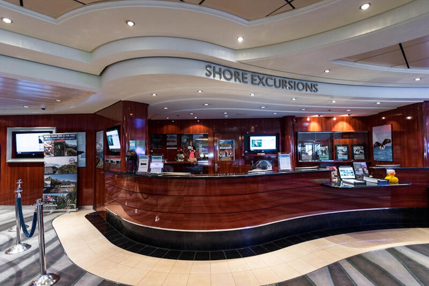 Shore Excursions Desk on Norwegian Pearl