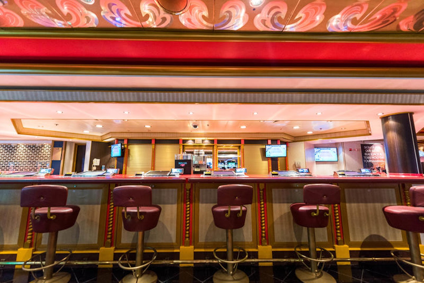 Casino Bar on Norwegian Pearl