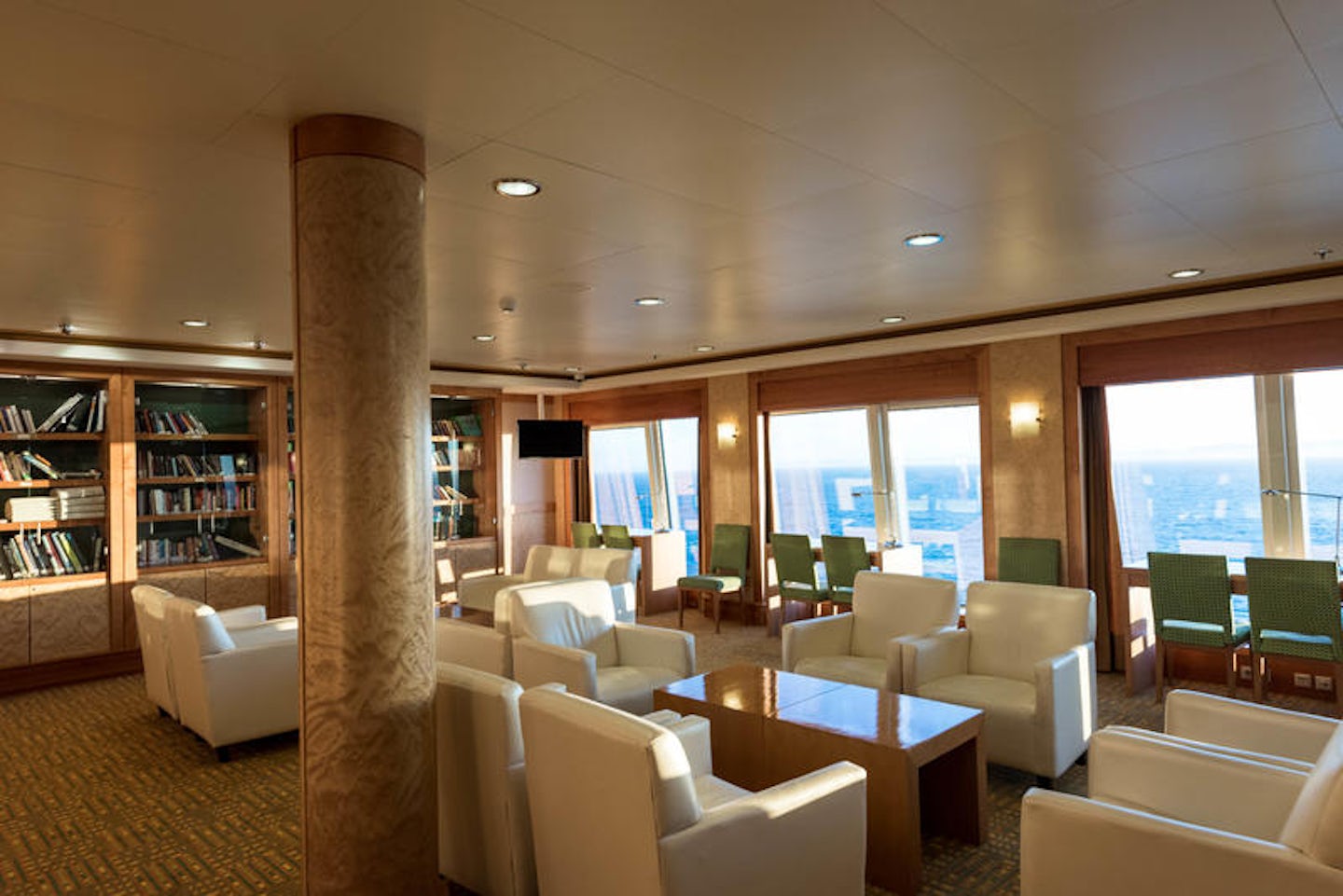 Library on Norwegian Pearl