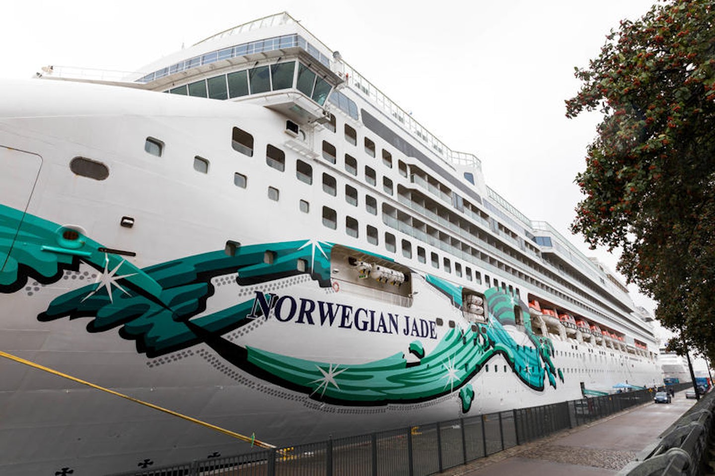 norwegian jade cruise ship current location