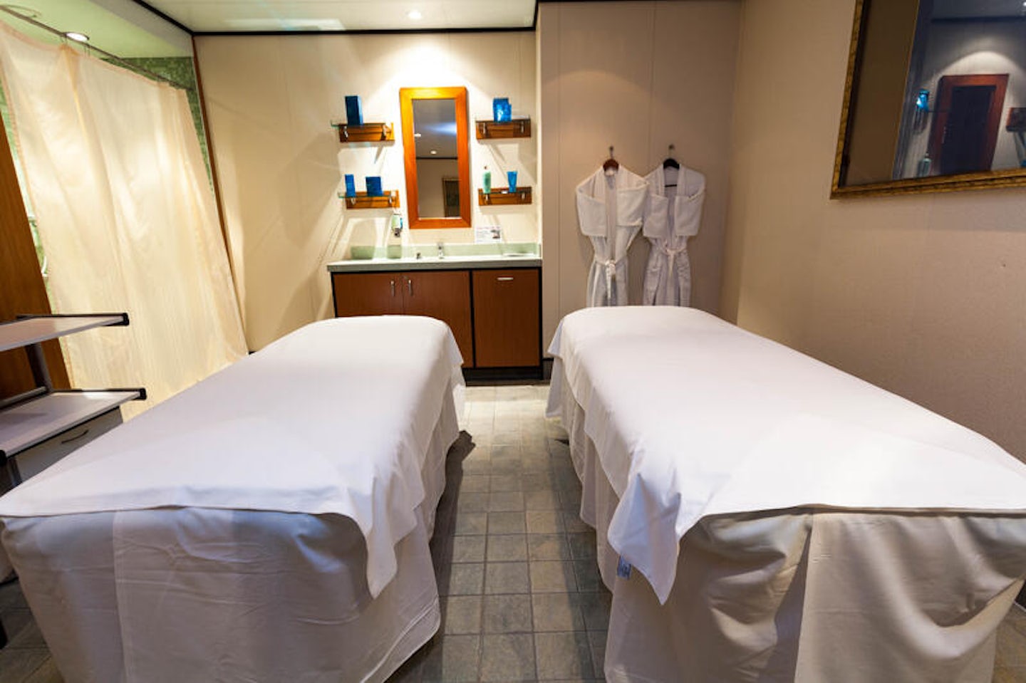 Double Treatment Room on Norwegian Jade