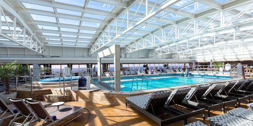 Holland America's Nieuw Amsterdam Lido Pool (Photo: Cruise Critic)