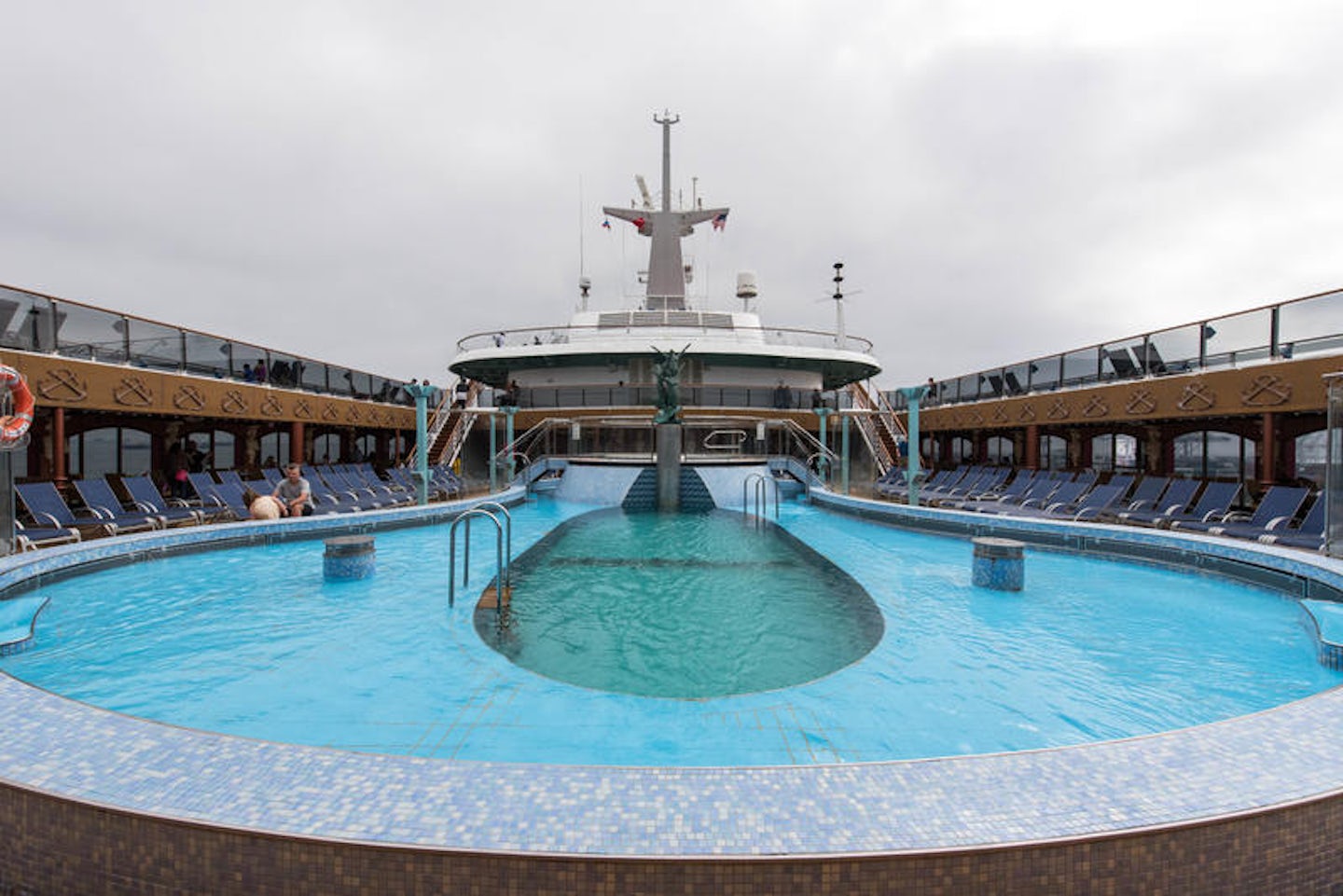 Sirens Forward Pool on Carnival Miracle