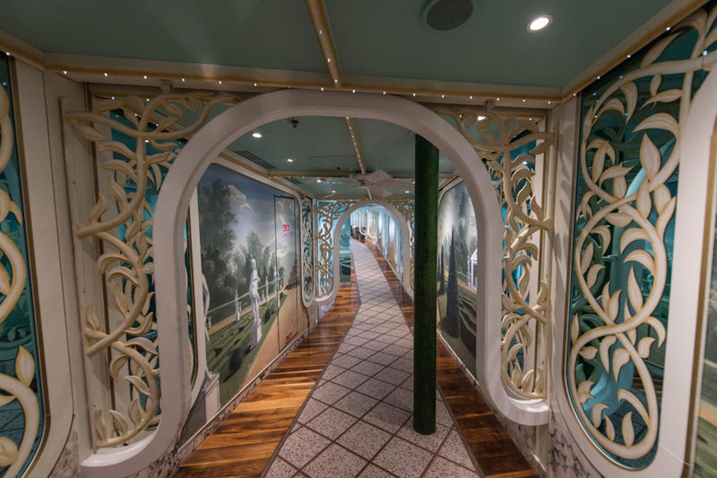 Gatsby's Garden on Carnival Miracle