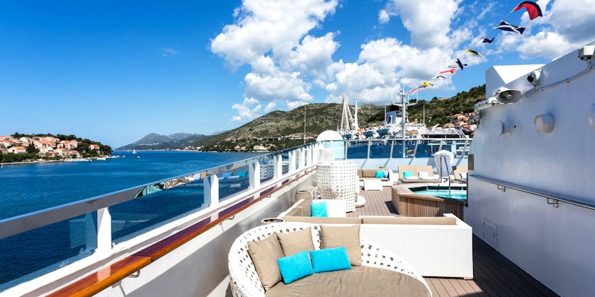 Crystal Esprit's Pool Deck (Photo: Cruise Critic)