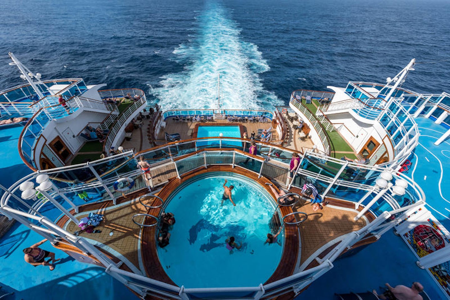 "Chill Out" Family Splash Pool on Emerald Princess