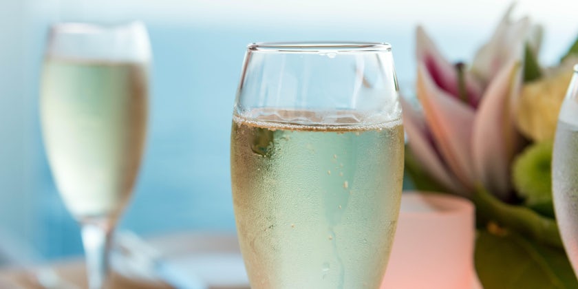 Bottomless Champagne pours (Photo: Cruise Critic)
