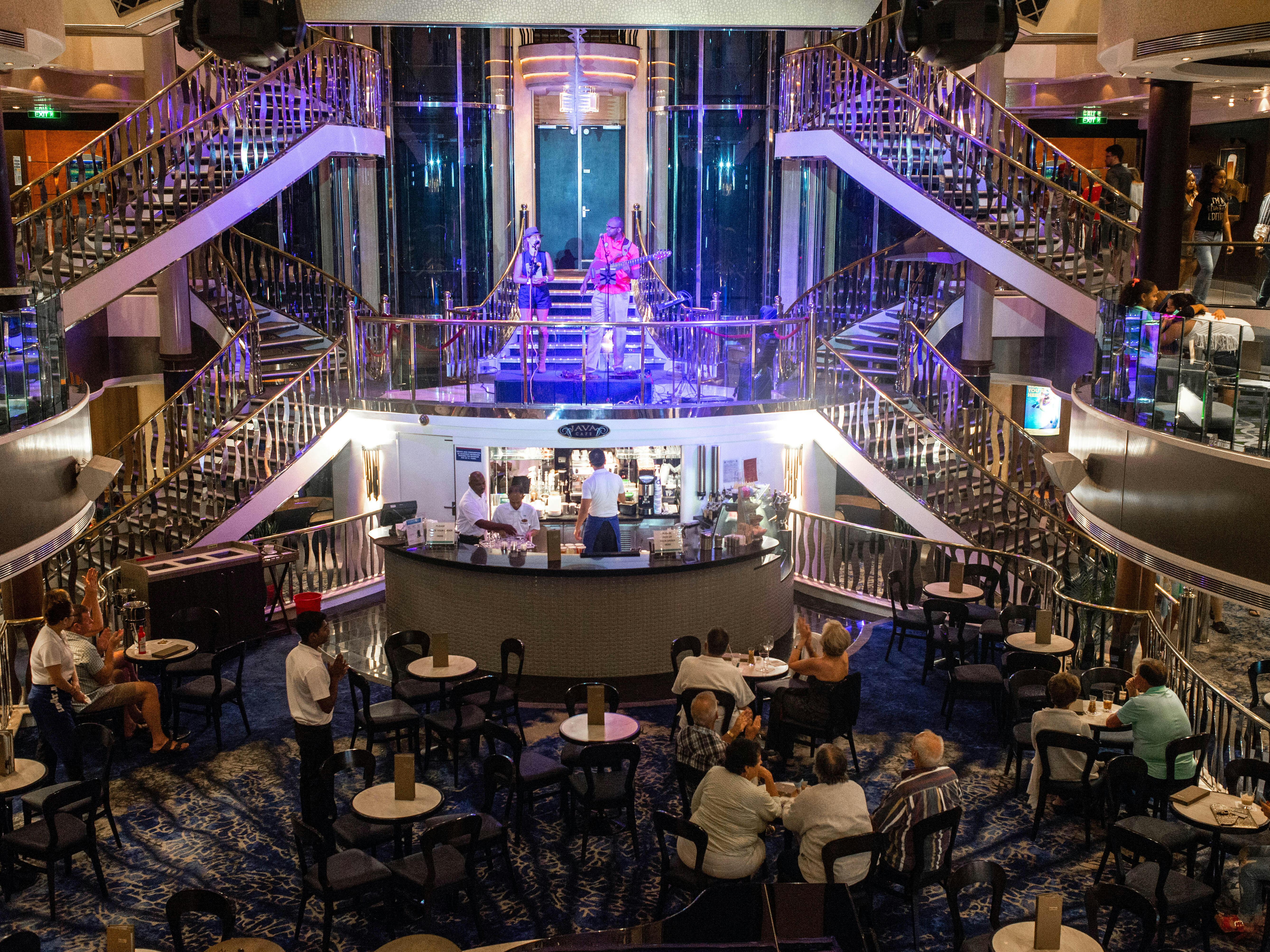 Norwegian Dawn Activities, Entertainment & Amenities for Kids & Adults