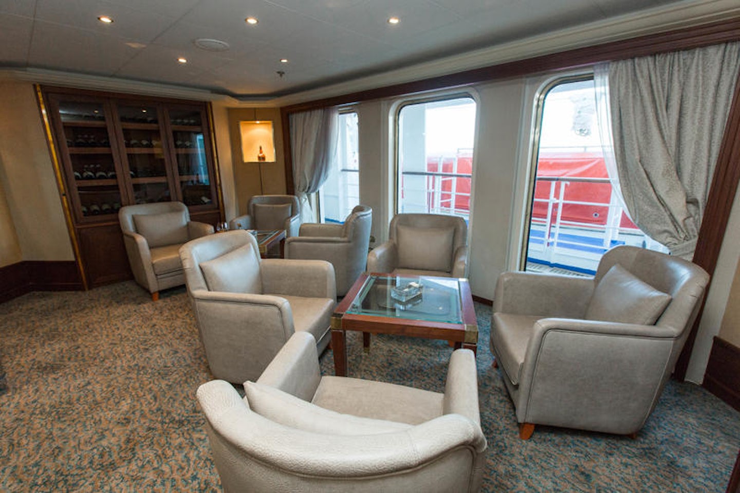 Connoisseur's Corner on Silver Cloud Expedition