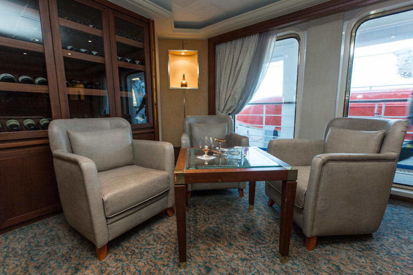 Connoisseur's Corner on Silver Cloud Expedition