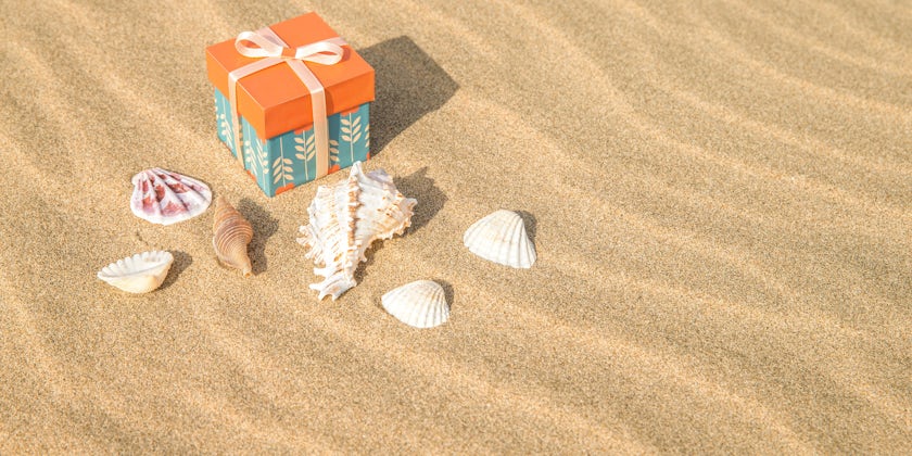 5 Lines That Make Gift Giving Easy With Cruise Gift Cards (Photo: mogilami/Shutterstock) 