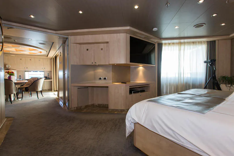 Pinnacle Suite on Holland America Nieuw Amsterdam Cruise Ship Cruise