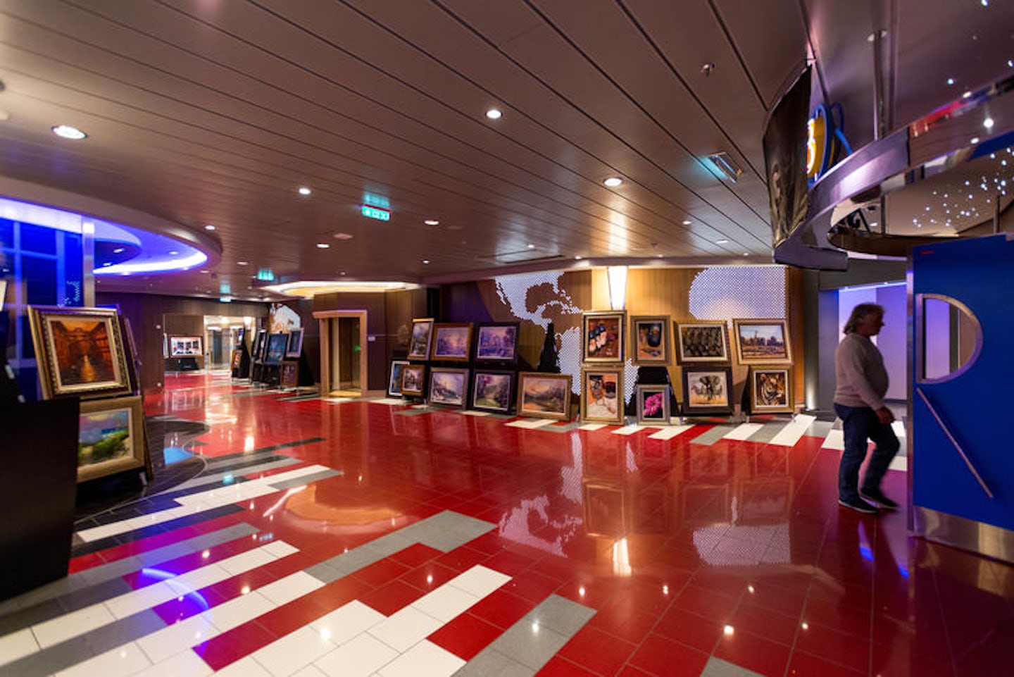 Entertainment Place on Symphony of the Seas