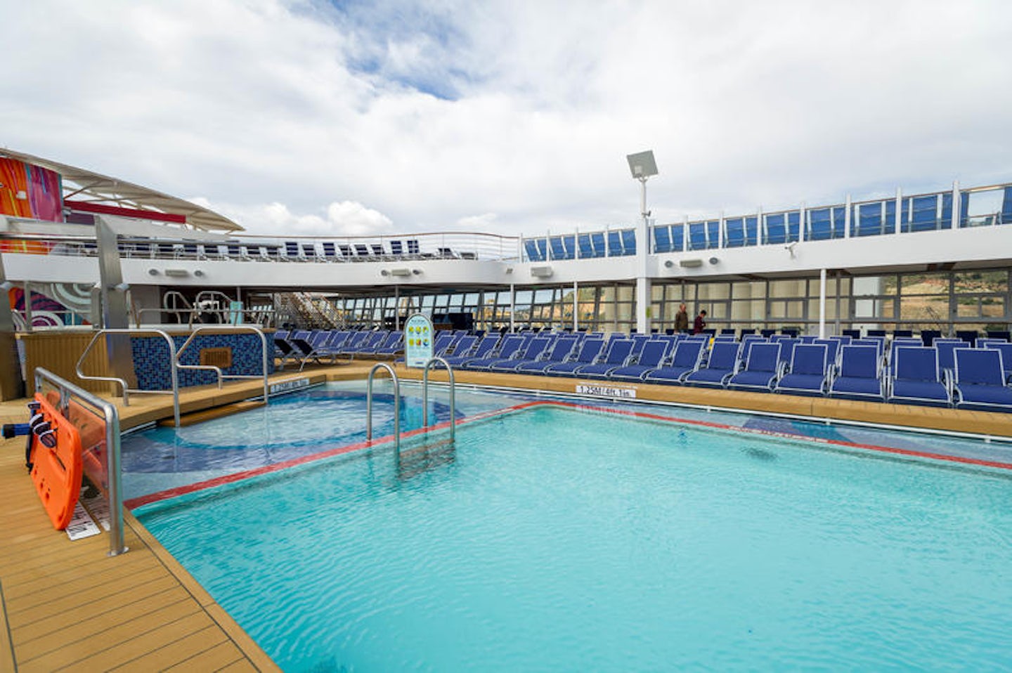 Main Pool on Symphony of the Seas
