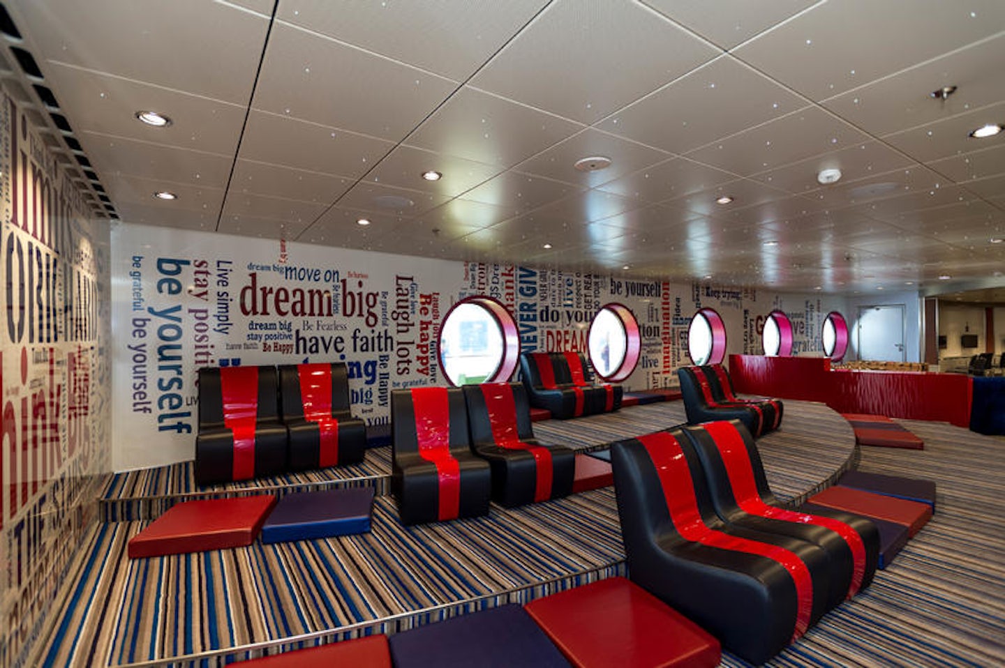 The Living Room on Symphony of the Seas