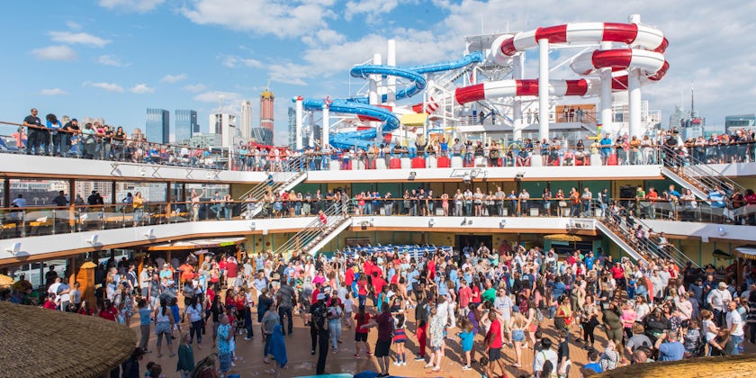 Sail-Away Party on Carnival Horizon (Photo: Cruise Critic)