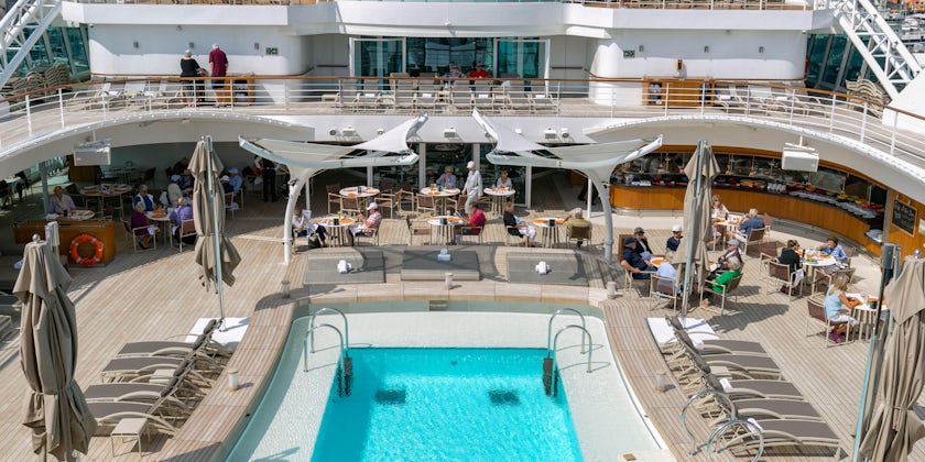 The Patio on Seabourn Ovation (Photo: Cruise Critic)