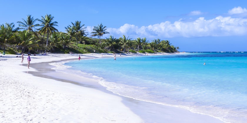 Flamenco Beach, on the Puerto Rican Island of Culebra (Photo: Chad Zuber/Shutterstock)