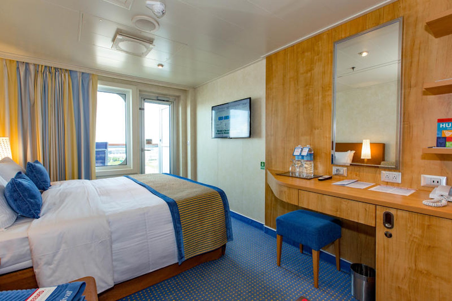 carnival cruise cabin with balcony