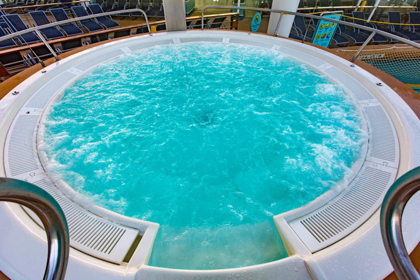 Hot Tub on Mariner of the Seas