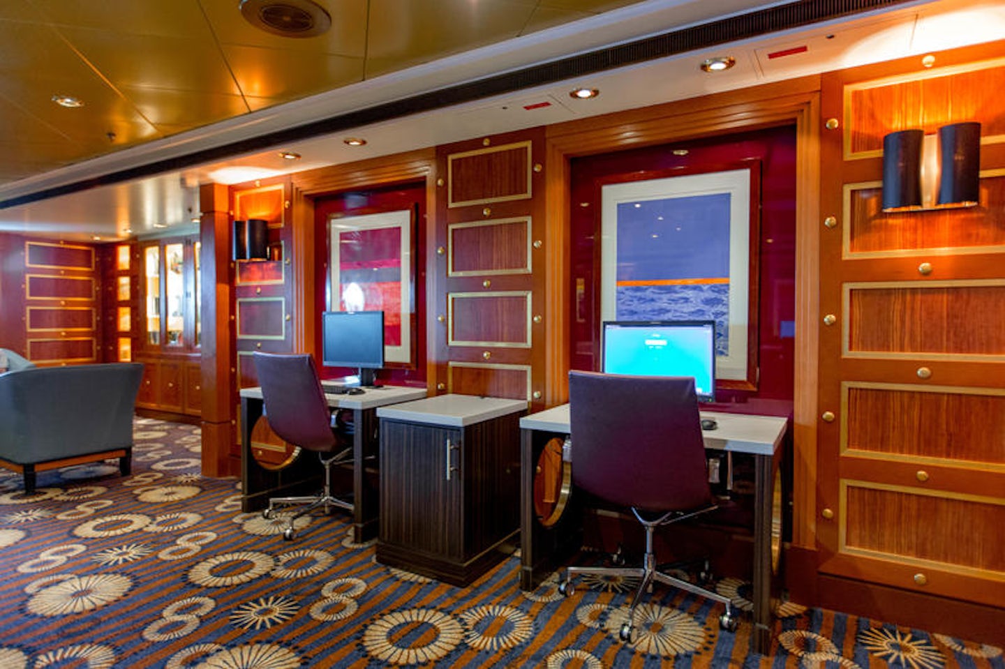 Library on Mariner of the Seas