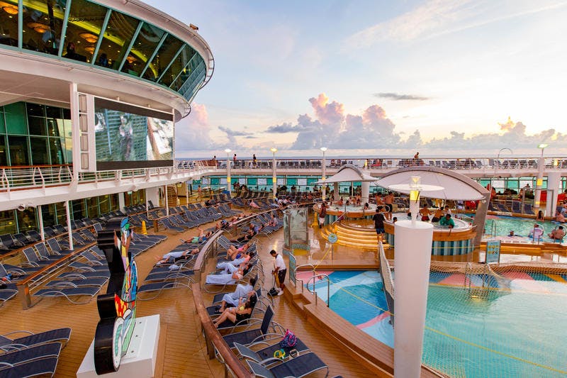 Main Pools On Royal Caribbean Mariner Of The Seas Cruise Ship - Cruise ...