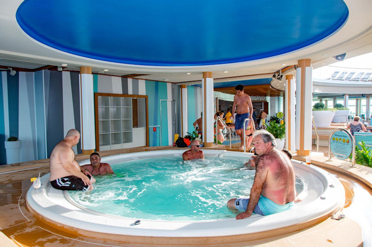 Hot Tub on Mariner of the Seas