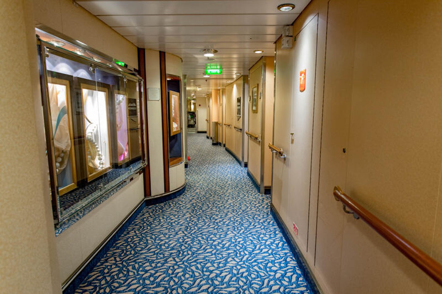 Hallways on Independence of the Seas