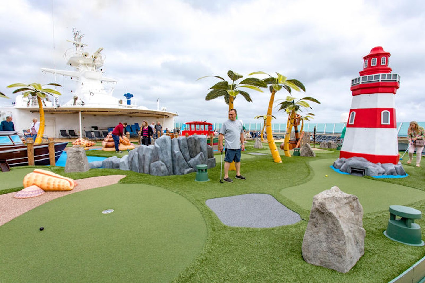 Independence Dunes Mini-Golf on Independence of the Seas