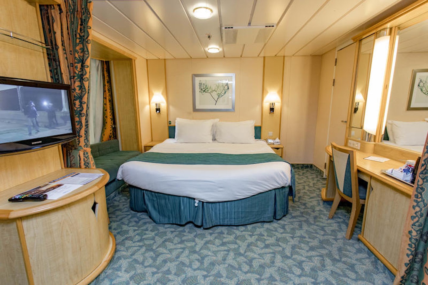 Spacious Promenade View Interior Cabin On Royal Caribbean Independence independence-day-wallpapers-wallpaper-cave
