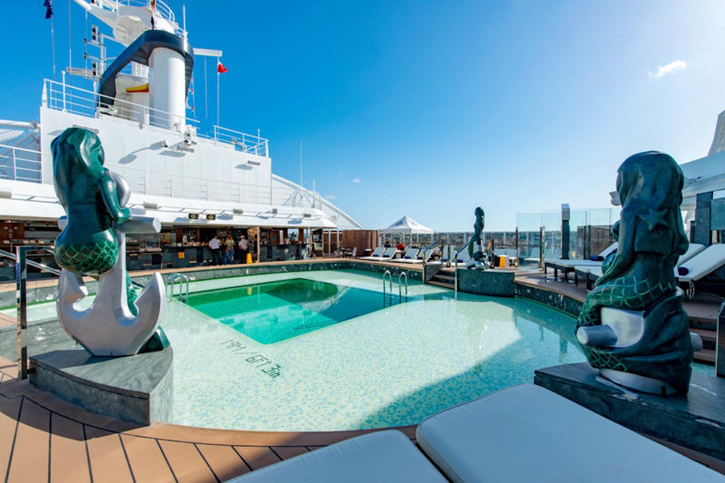 cruise ship yacht club