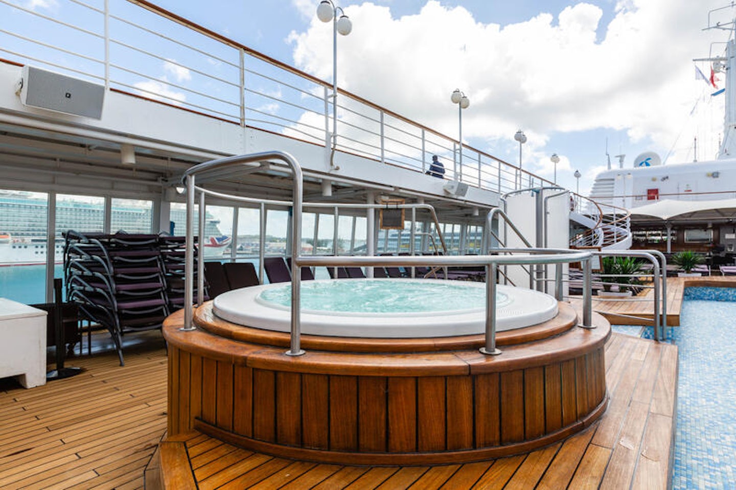 Jacuzzi on Silver Wind