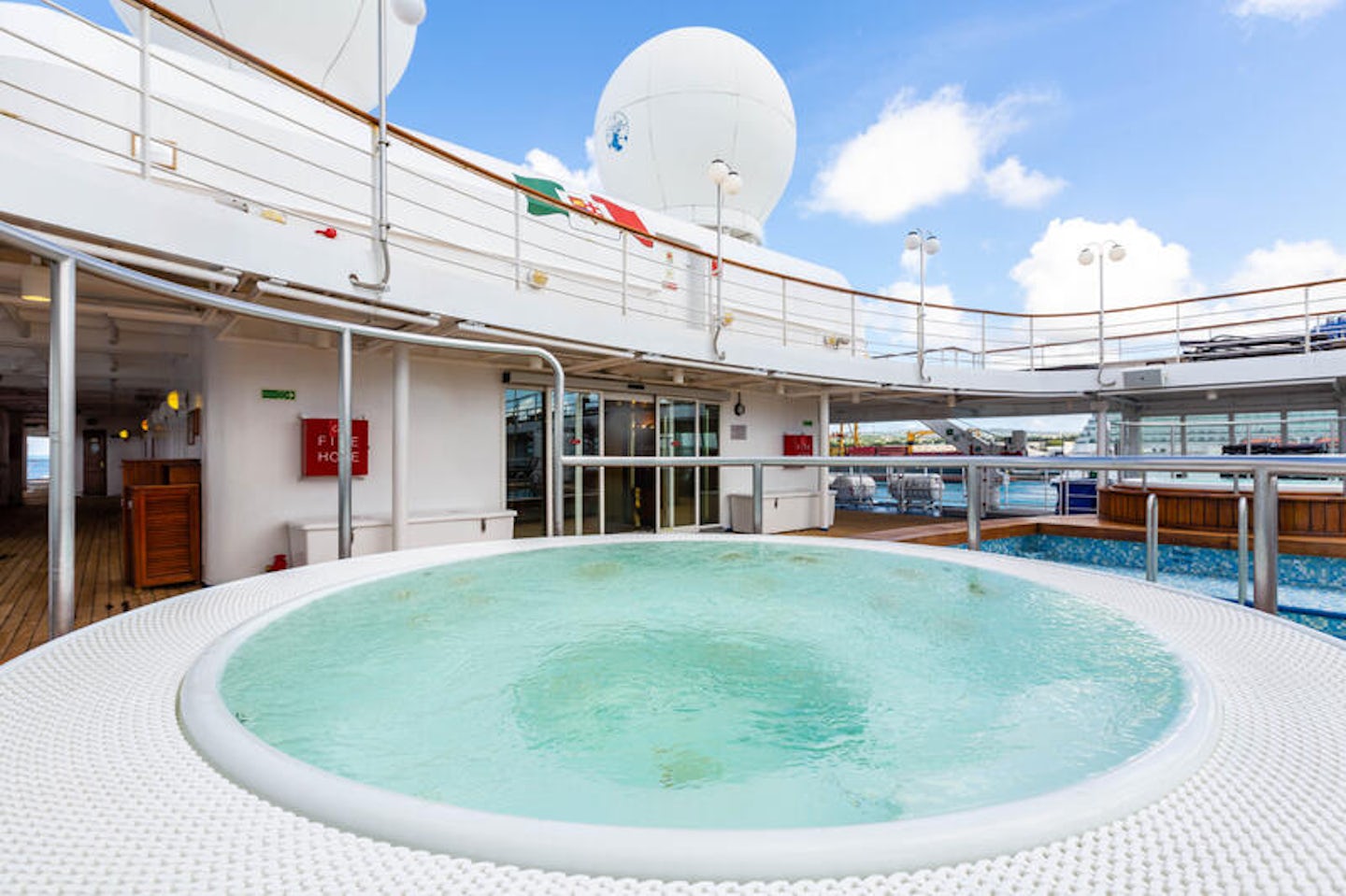Jacuzzi on Silver Wind