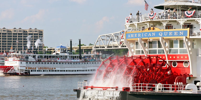 American Queen and Belle Louisville during the 2012 Kentucky Derby Festival (Photo: Vicki L. Miller/Shutterstock)