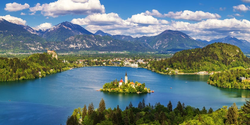 Lake Bled with St. Mary's Church of Assumption on Small Island (Photo: DaLiu/Shutterstock)