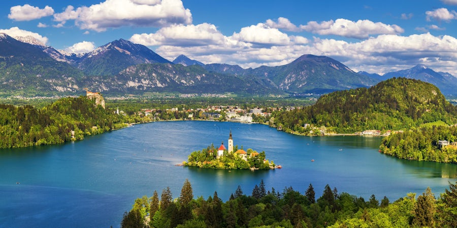 The 10 Most Beautiful Lakes You Can Cruise To